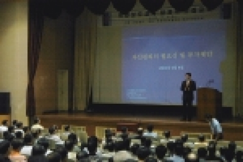 투자자교육협의회(의장 黃健豪)는 8일 충남 계룡대에서 전역예정인 공군간부 300여명를 대상으로 특강을 실시했다.  ‘저금리시대 자산설계 및 은퇴플랜’이란 주제로 삼성증권 김용범 상