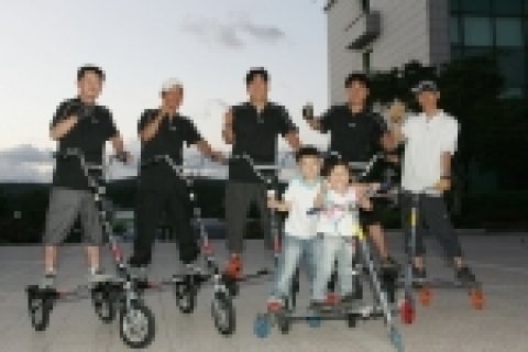 현대중공업 트라이크 동호회원들이 일과 후 울산과학대에서 트라이크 라이딩을 하고 있다