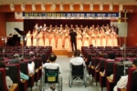 관동대학교 의과대학 명지병원(경기고양, 병원장 김병길)은 지난 9일 일산호수그린합창단 초청 환우 위안 음악회를 병원 7층 대강당에서 개최했다.