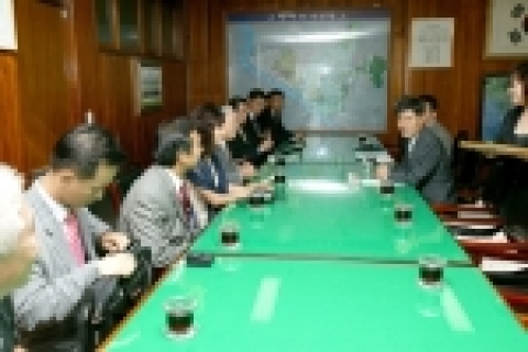 고양시는 12일 시청 상황실에서 서정일 회장을 비롯한 미주 한인 경제인단을 접견하고 한국국제전시장(KINTEX) 지원 활성화 시설 투자 유치 설명회를 가졌다.