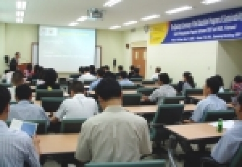 나정웅 광주과학기술원장이 5일 하노이 과학대학총장 및 교육부 고위간부 등 관계자 50명이 참석한 가운데 광주과기원 삼성환경연구동에서 개최된 베트남 석사졸업자의 위탁교육 입학식에서 환영사를 하고 있다