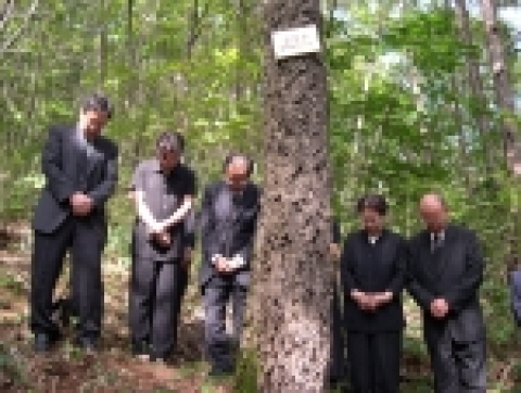 2004.9.8일, 경기도 양평 양동면 고려대 연습림에서 있은 김장수 고려대 농대 학장의 수목장