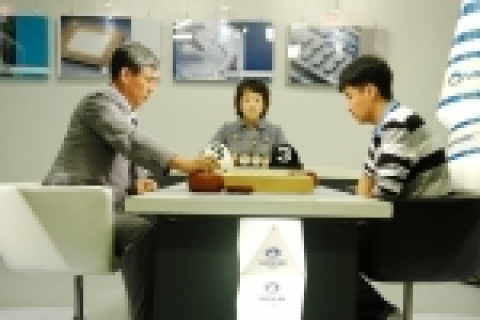 지난 9월 13일 한국기원 바둑TV 스튜디오에서 벌어진 <제1기 원익배 십단전> 32강전 조훈현 9단과 이영구 4단의 대국