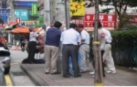 고양시 덕양구 고양동 통장협의회(회장 성보용)는 9월14일(수) 추석맞이 국토 대청결 행사를 실시하였다.