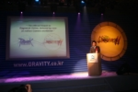 그라비티는 9월 16일 도쿄게임쇼 2005에서 ‘그라비티, 글로벌 플레이 그라운드 2005(GRAVITY, Global Playground 2005)’ 행사를 열고 ‘라그나로크 온라인II’ 발표회를 개최하였다.
