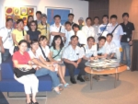 한국HP는 산업자원부와 한국산업기술재단이 실시하는 이공계 미취업자 현장연수사업의 해외산업시찰 프로그램의 일환으로, 싱가포르에 위치한 HP의 신기술집약지 미래형 도시인 ‘HP 쿨타운(Cooltown)’ 현장 방문을 지원하였다.
