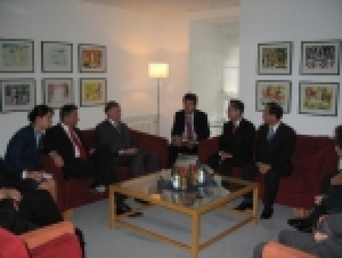 정동채장관은 개막식이 시작되기 전에 쾰러대통령, 보베라이트 베를린시장과 별도의 면담을 가지고 상호 관심사에 대해 의견을 교환했다.