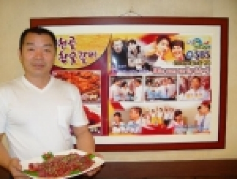 한천골 뼈없는갈비(대표 박정환 02-2245-1121)는 최고의 육질과 신선도로 승부하는 숯불갈비의 명소다.