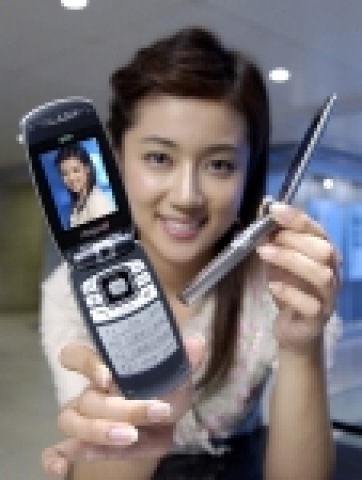 삼성전자가 국내 최초의 PCS용 슬림폰인 「블루투스 초슬림폰Ⅱ」(SPH-V7400)를 출시한다.