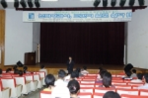 조선대학교 취업상담팀은 2005학년도 제2차 인적성 및 직무능력검사를 9월 22일 실시했다.