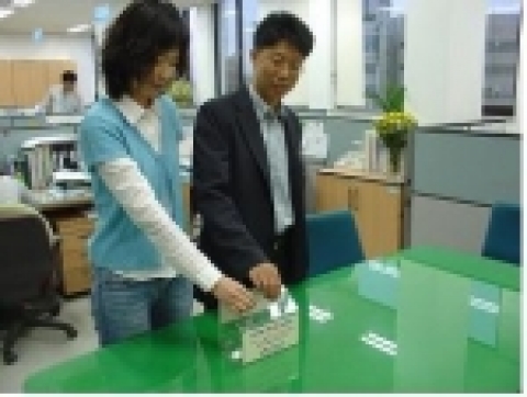 창원시 공무원들이 농촌일손돕기와 사랑나눔 자율모금운동 등 다양한 봉사활동을 펼쳐 이웃사랑실천 분위기 조성에 앞장서고 있다.