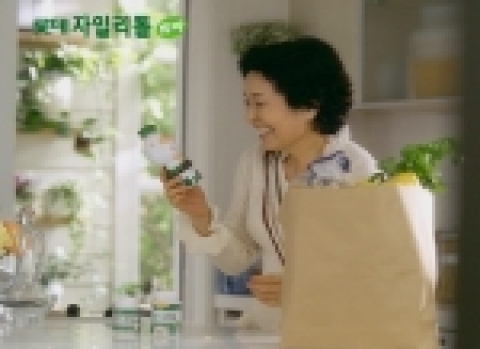 롯데제과는 지난 16일부터 자일리톨 휘바 광고로 ‘차 한잔만 마셔도 휘바해요’편과  ‘집에서, 차 안에서, 아이들 것’편을 제작, 방영하고 있다.