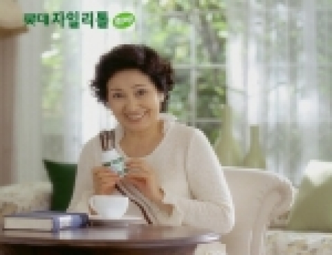 롯데제과는 지난 16일부터 자일리톨 휘바 광고로 ‘차 한잔만 마셔도 휘바해요’편과  ‘집에서, 차 안에서, 아이들 것’편을 제작, 방영하고 있다.
