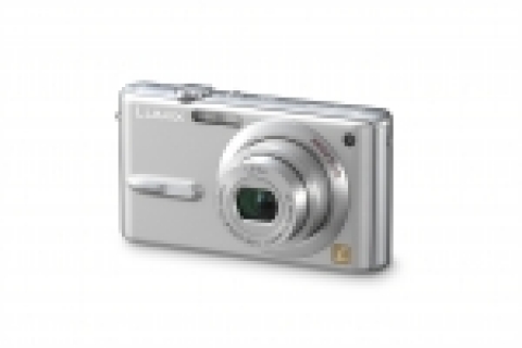파나소닉코리아(Panasonic.co.kr 대표 야마시타 마사카즈)는 광학식손떨림방지(MEGA OIS) 기능을 장착해 어느 순간에서도 흔들림없는 사진을 찍을 수 있는 600만화소급