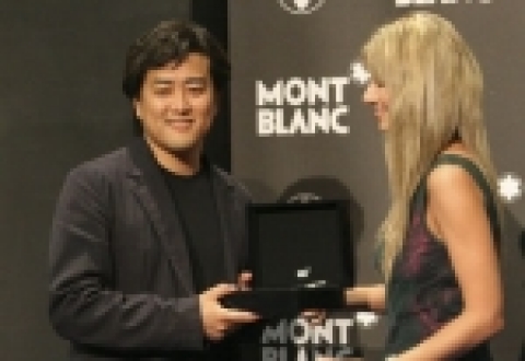 ‘7년 사귄 애인에게 채인 스물 아홉 여자의 뒤늦은 사랑 찾기’를 그린 영화 <사과>(감독 강이관, 제작 청어람)가 제 53회 산세바스티안국제영화제에서 신인 작가상(MONTBLANC AWARD FOR NEW SCREENWRITERS)을 수상했다.