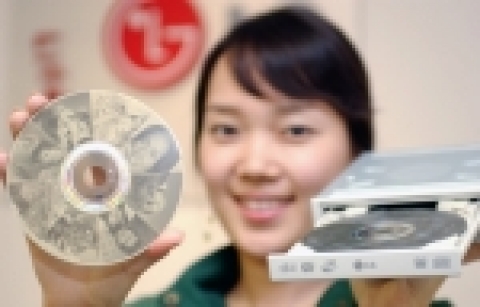 LG전자가 모든 미디어 재생/기록 뿐 아니라 부가기능까지 갖춘 16배속 슈퍼멀티 DVD- Writer(모델명:GSA-4166B)를 출시한다.