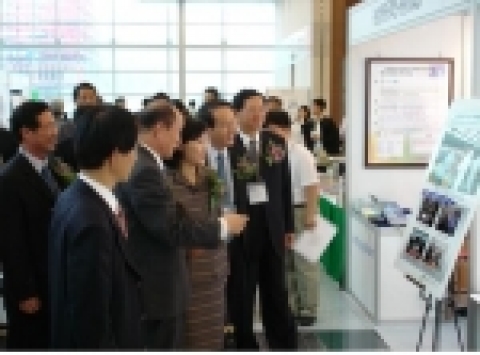 청와대 박기영 과학기술보좌관이 축산연구소 홍보관 방문