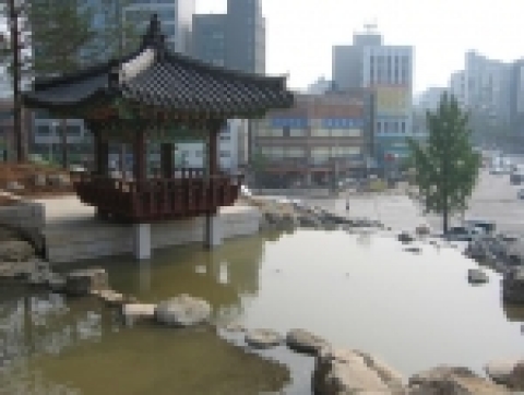 금번 준공된 오금공원내 폭포공원 전경