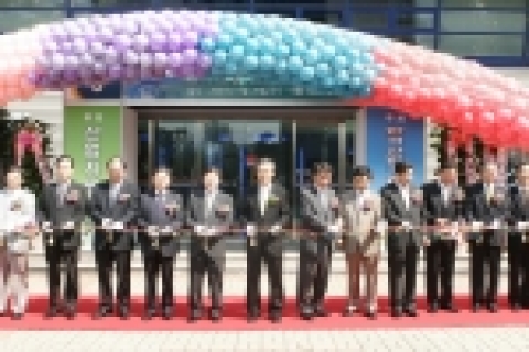 대학과 중소기업의 우수한 기술과 아이디어를 발굴하고, 산학협력 성과를 확산시키기 위한 ‘제5회 산학협동 산업기술대전’이 28일 한국산업기술대 종합전시장에서 화려한 막을 올렸다.