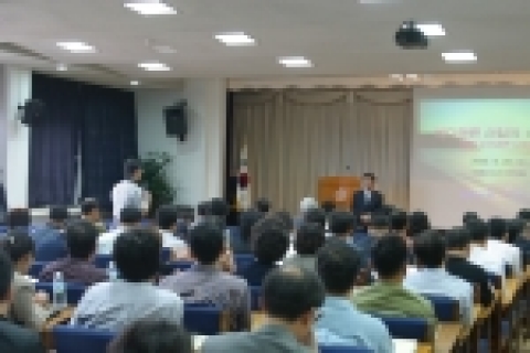 국회농림해양수산위원회 이영호 국회의원은 ‘05. 9. 28 국립수산과학원에서 전 직원을 대상으로 특별강연(국립수산청 승격 필요 및 최근 입법동향 등)을 가졌다.
