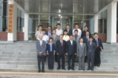 국회농림해양수산위원회 이영호 국회의원은 ‘05. 9. 28 국립수산과학원에서 전 직원을 대상으로 특별강연(국립수산청 승격 필요 및 최근 입법동향 등)을 가졌다.