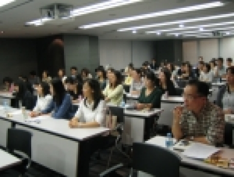 한국마이크로소프트는 28일 한글날을 앞두고 임직원과 협력사를 대상으로 'IT비즈니스에서 글쓰기' 등을 주제로 올바른 한글 사용법에 대한 교육행사를 개최했다. IT