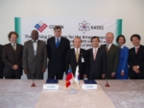 한국원자력연구소는 9월 28일 오스트리아 비엔나 국제원자력기구(IAEA) 본부에서 칠레원자력위원회와 칠레의 해수담수화용 일체형원자로(SMART) 플랜트의 건설 타당성 국제공동연구 협약을 체결했다.