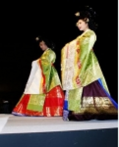 화려한 궁중복식을 한자리에 선보이는『궁중의상 가을 나들이』
