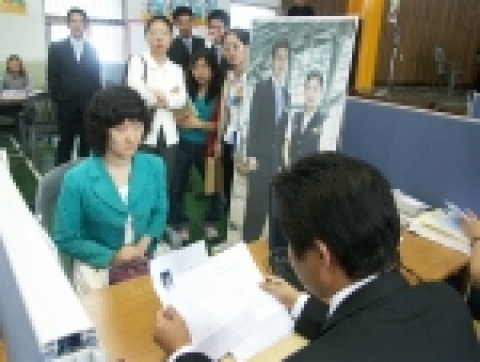 2005 청주 채용박람회에서  717명이 면접을 하고 138명이 현장에서 채용 예정된 것으로 나타났다.