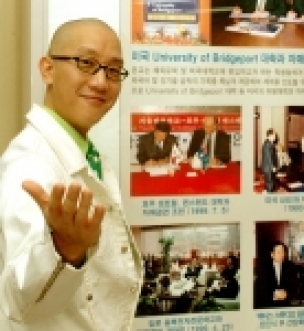 (재)서울전문학교 홍보모델으로 발탁된 남궁연(드러머)이 지난26일 오후 3시에 서울전문학교를 방문했다.