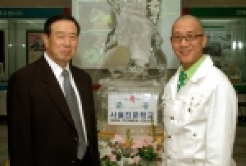 남궁연은 학교의 대표인 이승달 이사장님과의 만남을 가졌다.