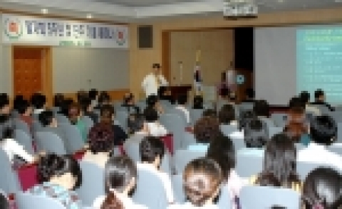 건양대병원 정신과는 9월 30일 오후 2시부터 병원 11층 대강당에서 ‘알자회’(알코올중독 환자들의 자존심 회복모임) 5주년을 축하하고, 단주 5년 유지 환자들을 축하하기 위해 세미나를 개최하고 5년간의 치료성적 및 환자들의 단주 경험을 듣는 뜻깊은 자리를 마련하였다.