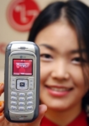 LG전자가 미국 최대 CDMA사업자인 버라이즌 와이어리스(Verizon Wireless)社를 통해 북미지역 3세대 이동통신서비스(EV-DO) 기반의 ‘쿼티 메신저폰(LG-VX9800)’을 출시했다.