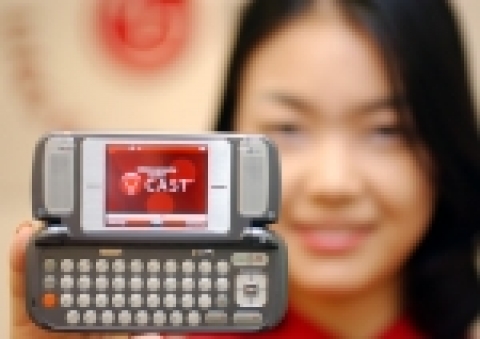 LG전자가 미국 최대 CDMA사업자인 버라이즌 와이어리스(Verizon Wireless)社를 통해 북미지역 3세대 이동통신서비스(EV-DO) 기반의 ‘쿼티 메신저폰(LG-VX9800)’을 출시했다.