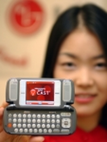 LG전자가 미국 최대 CDMA사업자인 버라이즌 와이어리스(Verizon Wireless)社를 통해 북미지역 3세대 이동통신서비스(EV-DO) 기반의 ‘쿼티 메신저폰(LG-VX9800)’을 출시했다.