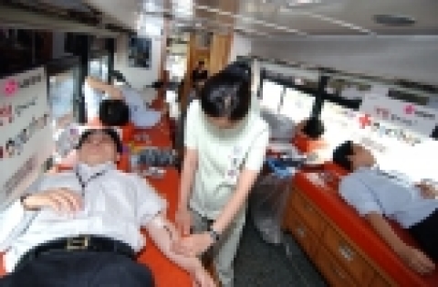 4일 LG전자 평택디지털파크(평택공장)에서 열린 헌혈 행사에 임직원들이 참여하고 있는 모습.