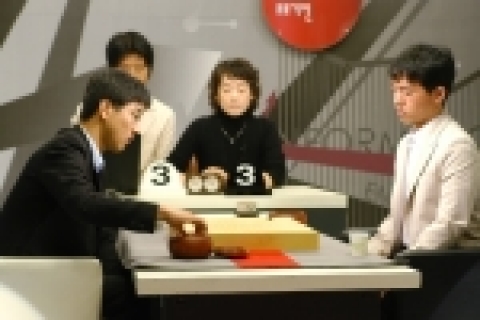 10월 4일 한국기원 바둑TV 스튜디오에서 벌어진 '제1기 한국물가정보배 프로기전' 결승 1국