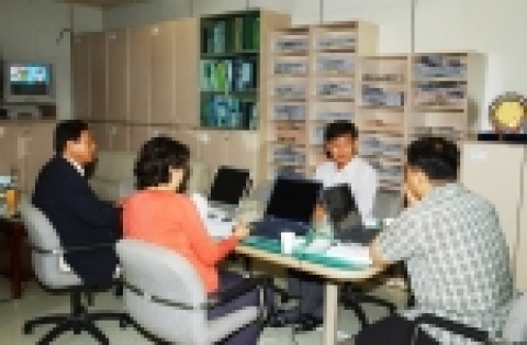 산림청이 5개 지방산림관리청, 25개 국유림관리소, 4개 소속기관에서 차출한 43명의 현장 산림공무원을 ‘산림정책 세일즈맨’으로 양성하기 위한 정책 세일즈 교육을 실시하고 있다.