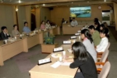 일산동구는 지난 9월말 이틀간에 걸쳐 신입직원을 대상으로 직급별(8,9급)토론회를 개최했다.