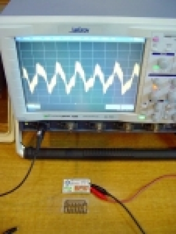 플라스틱 RFID 태그 칩의 발진 주파수 파형