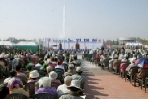 제9회 노인의날 행사가 강현석 고양시장, 권붕원 시의회의장을 비롯 시·도의원이 참석한 가운데 개최됐다.
