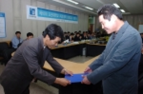 조선대학교 치과대학(학장 김동기)은 외래교수 임용식 및 외래교수 심포지엄을 10월 7일 오후 2시 치과대학 1층 대강당에서 개최했다.