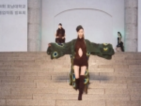 가을 캠퍼스에서 펼쳐지는 패션쇼