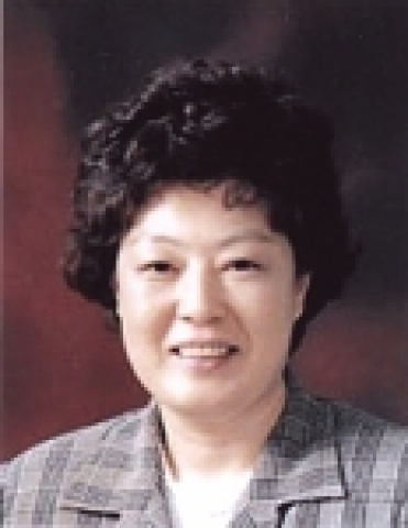 중소기업협동조합중앙회는  '10월의 여성기업인상' 에 심영숙(52세, 사진) 강릉교동한과 대표(를 선정했다.