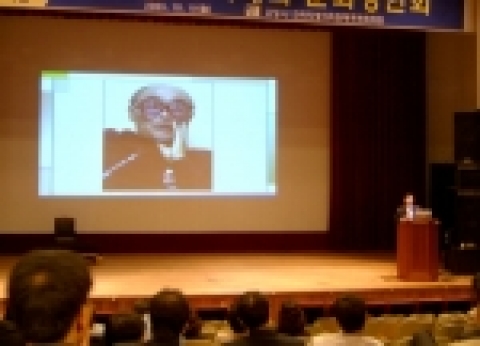 덕양보건소에서는 지난 10일 고양시 공무원을 대상으로 국립암센터 서홍관 교수님을 초청하여 "담배의 폐해와 금연방법"에 대한 금연교육을 실시하였다.