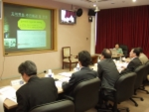기상청의 '제 2회 지역특화산업기상서비스 경진대회'가 13일 오후 기상청 국제회의실에서 열린 가운데 심사위원들이 한 참여과제를 심사하고 있다.