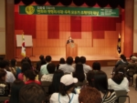 열린우리당 김동철 의원이 13일 오후 2시 호남대(총장 이수일) 광산캠퍼스 국제회의실에서 ‘변화와 개혁의 시대-우리 모두가 주체이자 대상’이라는 주제로 초청 강연을 했다.