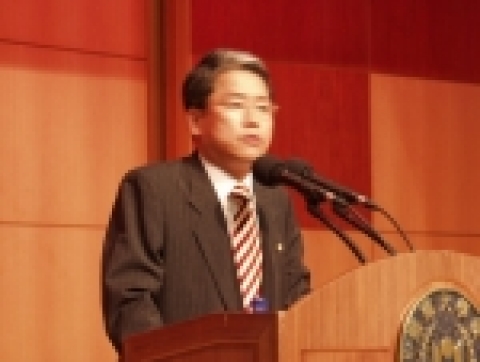 열린우리당 김동철 의원이 13일 오후 2시 호남대(총장 이수일) 광산캠퍼스 국제회의실에서 ‘변화와 개혁의 시대-우리 모두가 주체이자 대상’이라는 주제로 초청 강연을 했다.
