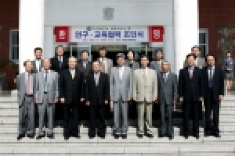 계명대학교는 10월 13일(목) 11:30 계명대 본관 중회의실에서 대구경북연구원과의 연구&#8228;협력 조인식을 가졌다.