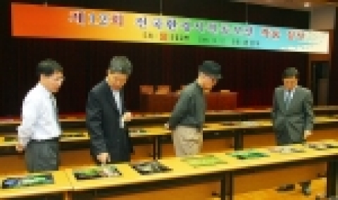 심사위원들의 심사 모습